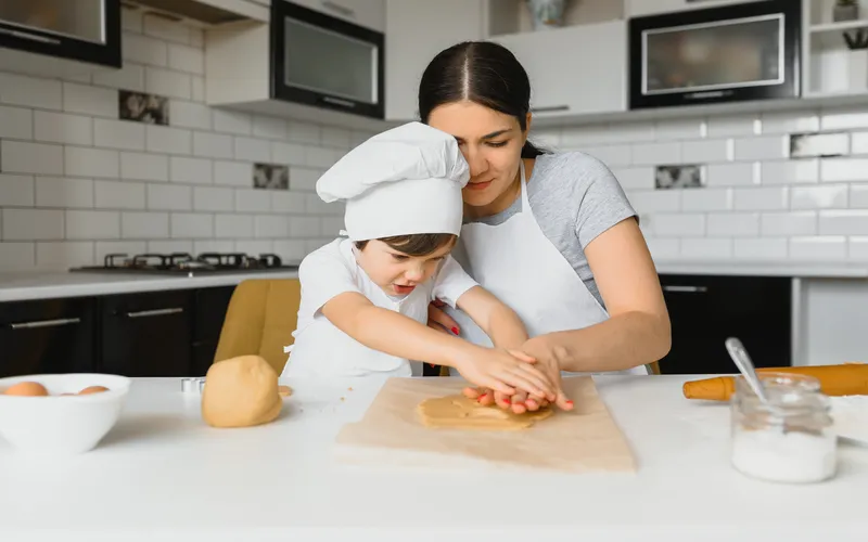 youngster baking with mother