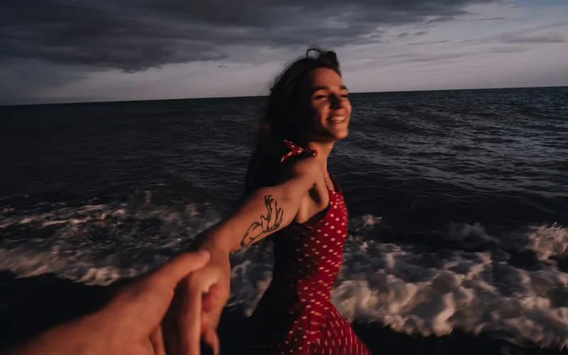 Hold My Hand Aesthetic Instagram Poses