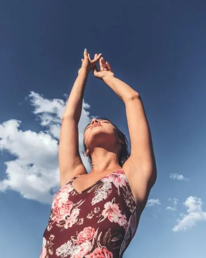 Lift Your Arms instagram pose