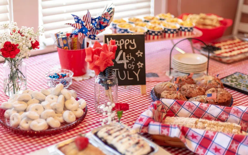 feature image-Stars, Stripes, and Shutter Clicks: 4th of July Picture Ideas