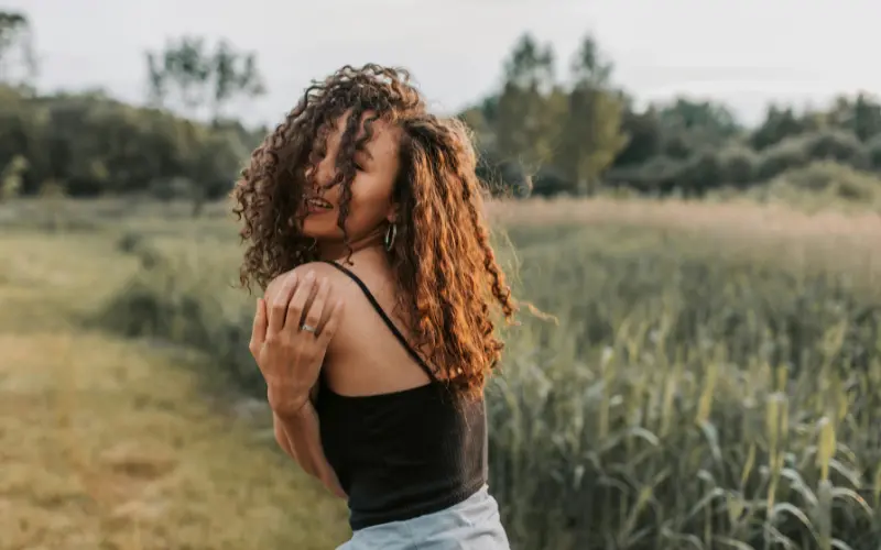 feature image of instagram poses