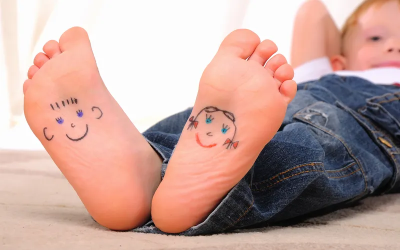 message and painting on children's feet