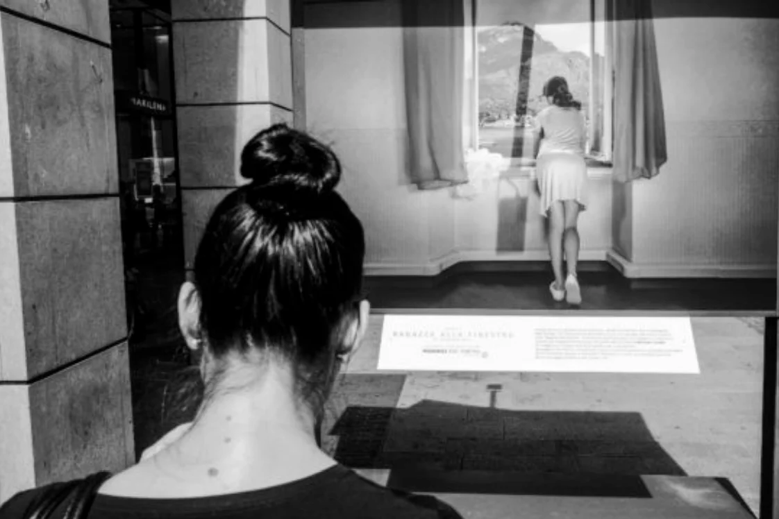 a picture of back of a woman in black and white