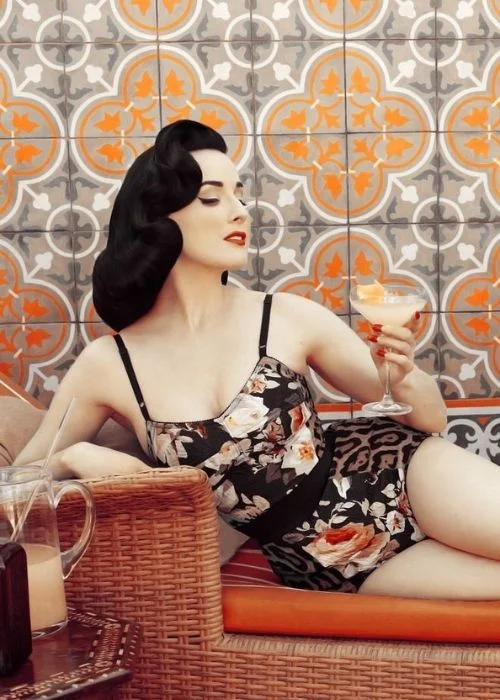 retro glamour poses