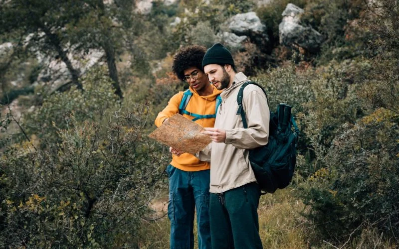 hiking poses while looking at the map