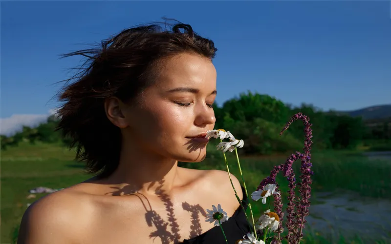 portrait of a woman in the field of flowers