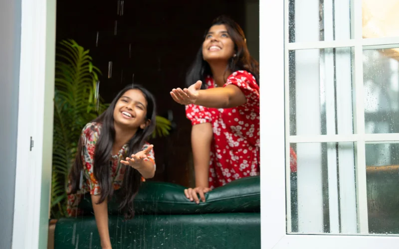 sisters photoshoot ideas at home, 2 sisters photoshoot ideas, sister photoshoot ideas, sisters photoshoot ideas, sister poses for photoshoot, sisters photoshoot, sister photoshoot poses