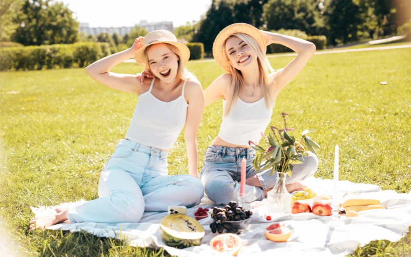 2 sisters photoshoot ideas at home, 3 sisters photoshoot ideas at home, 2 sisters photoshoot ideas, sister photoshoot ideas, sisters photoshoot ideas, sister poses for photoshoot, sisters photoshoot, sister photoshoot poses