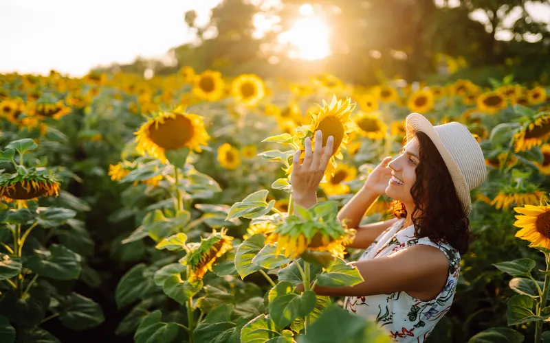 woman posing for a photoshoot in sunflower field
