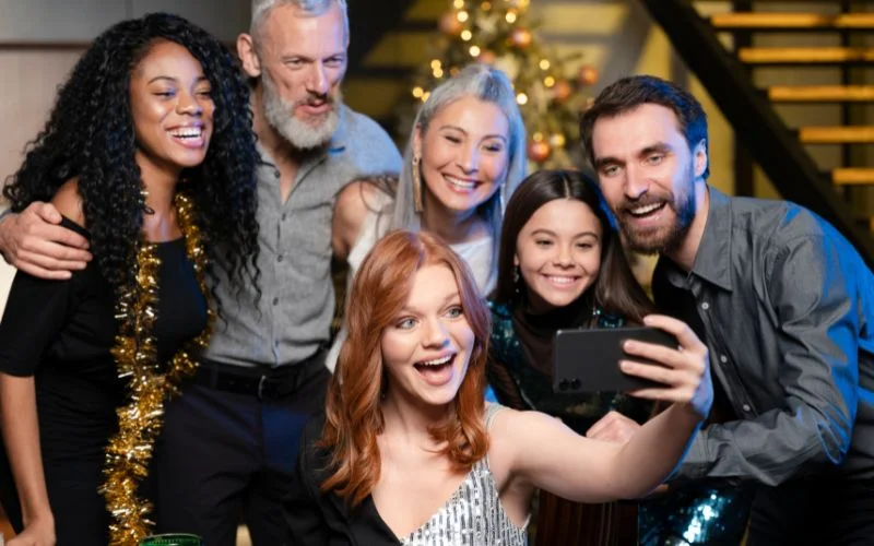 candid new year photoshoot ideas
