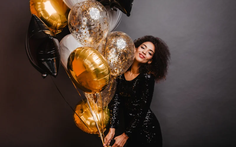 use black and white theme for new year party