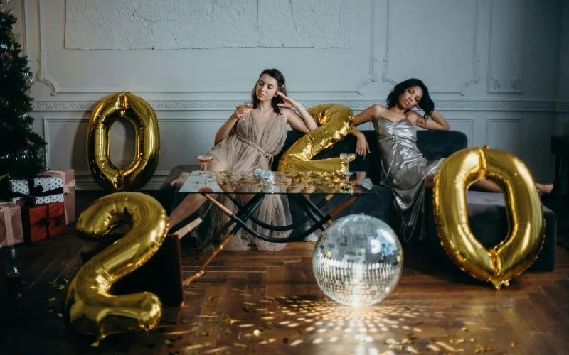 new year photoshoot ideas with balloons