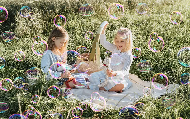Playful Bubble Overlays Effect