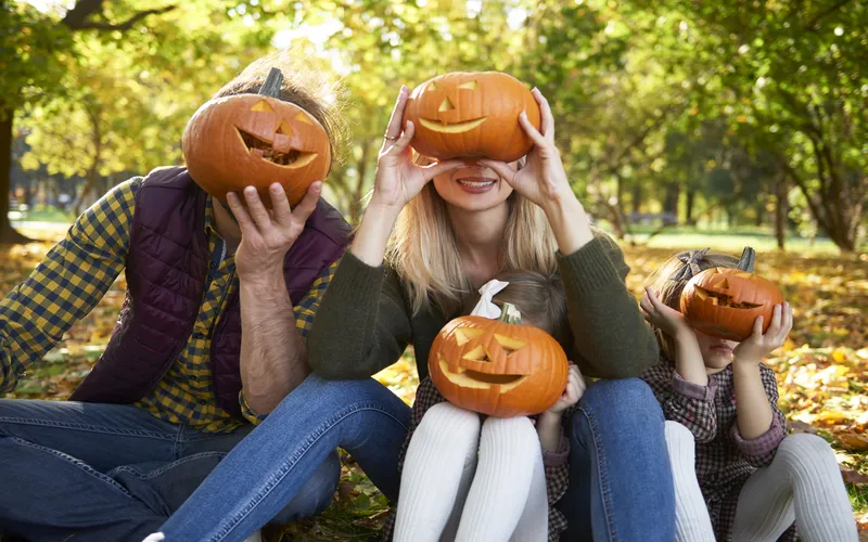 family pumpkin head photoshoot