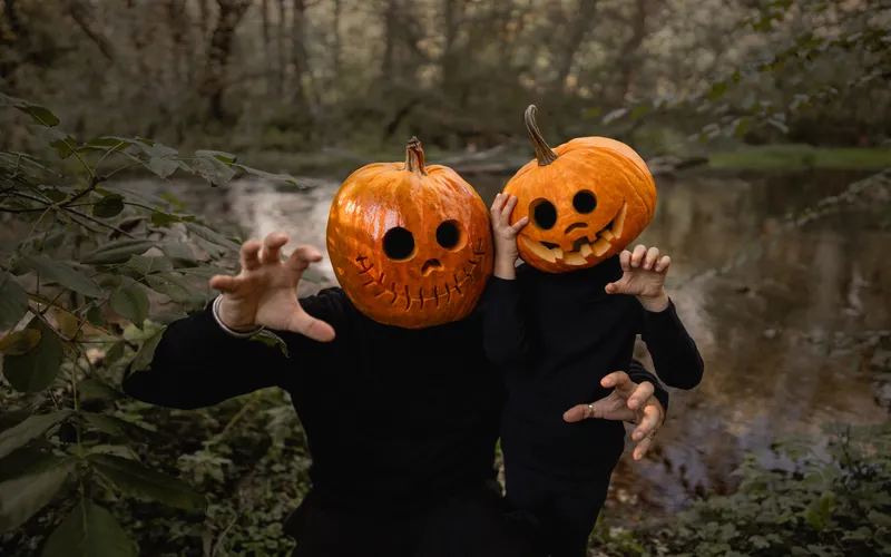 feature image of 12 Spooky Pumpkin Head Photoshoot Ideas For Fun Results