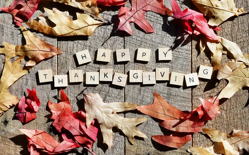 feature image of Creative Thanksgiving Photoshoot Ideas for Beautiful Holiday Memories