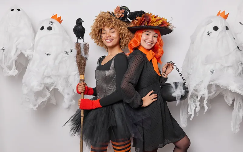 DIY Halloween Booth - simple and spooky