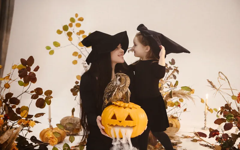 A mother and daughter posing as witches