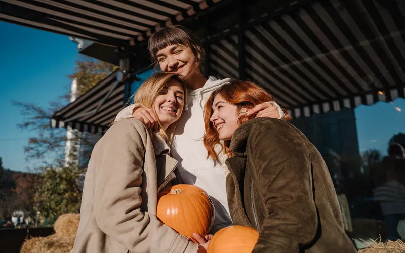 friends enjoying thanksgiving together