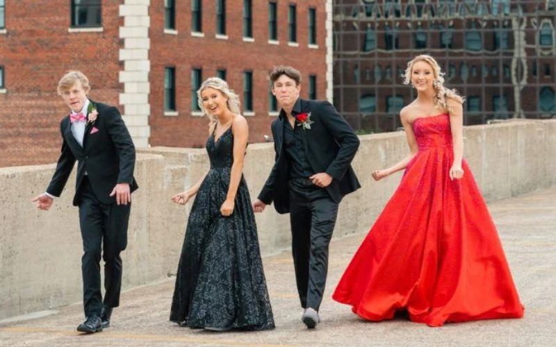 funny prom poses, prom fun poses 