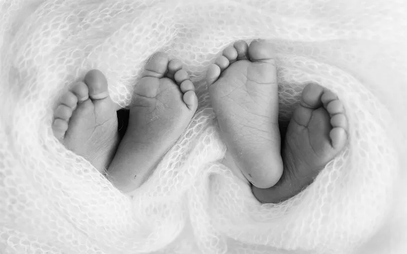 tiny toes and feet of newborn twins