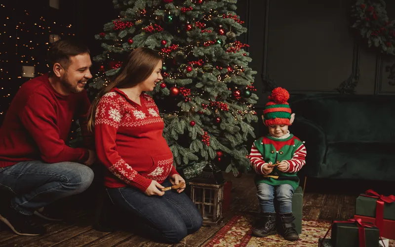 expecting couple-Family Christmas photoshoot