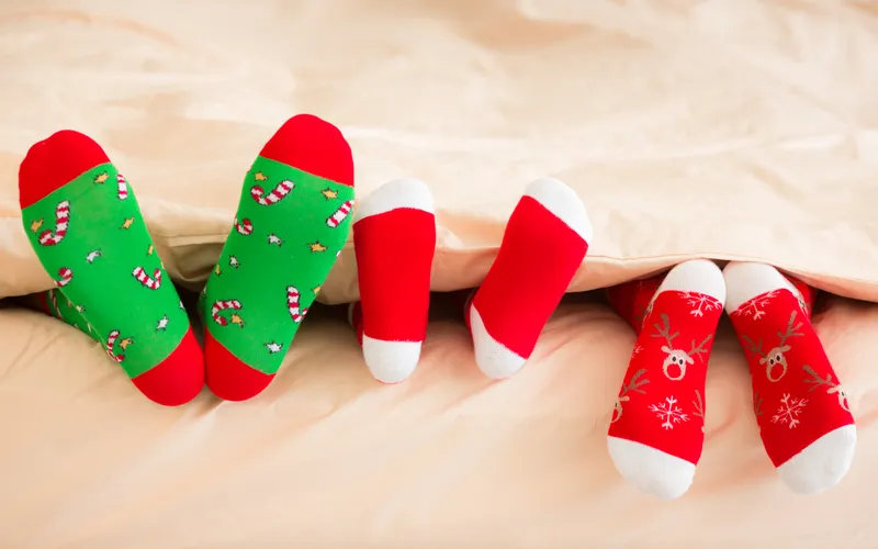 Announcing pregnancy with Christmas accessories