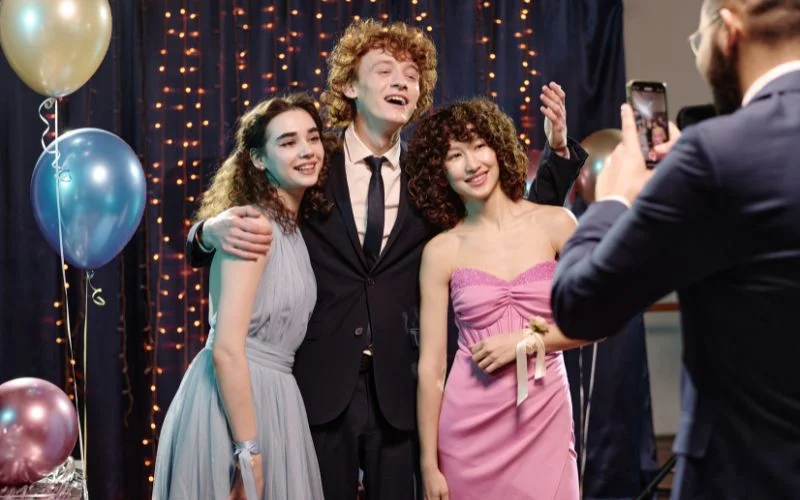 prom photo ideas featured image