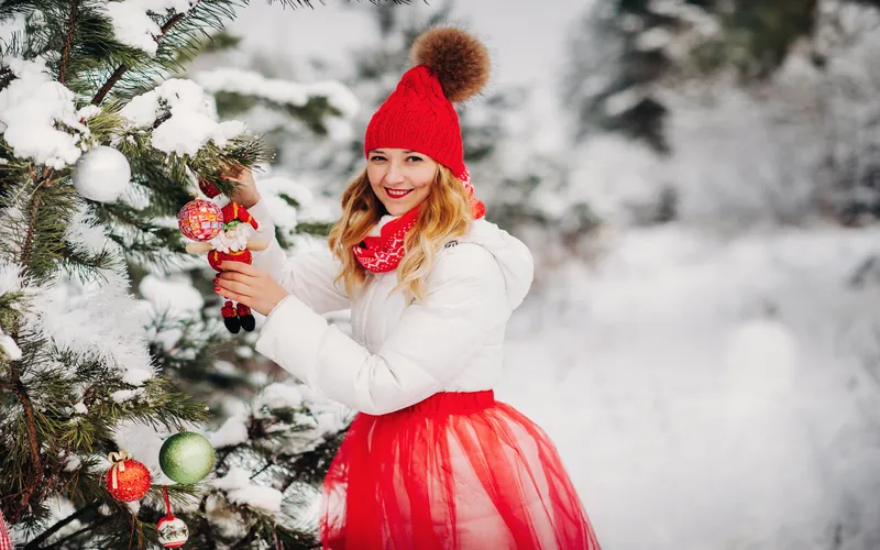 outdoor Christmas photoshoot of woman in snow