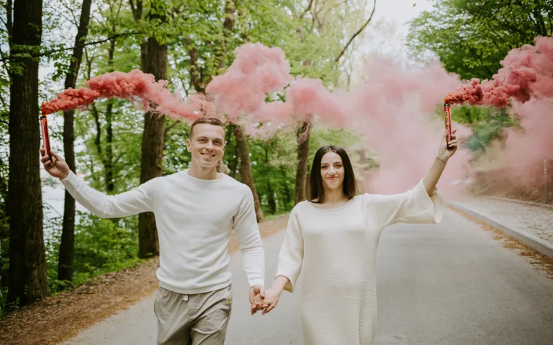 using smoke bomb to reveal gender
