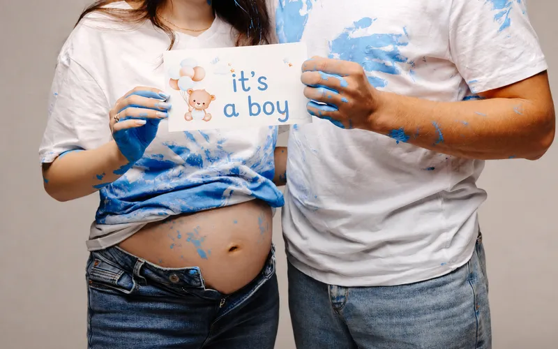 splashing paint to reveal gender