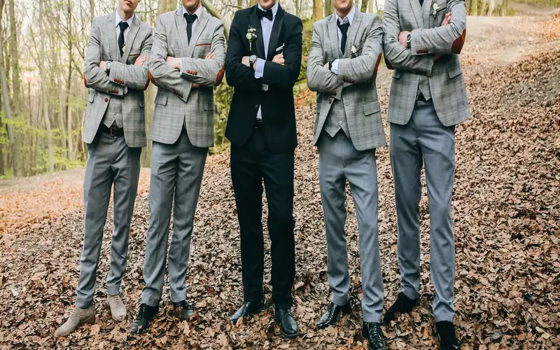 groomsmen in nature posing for a photo