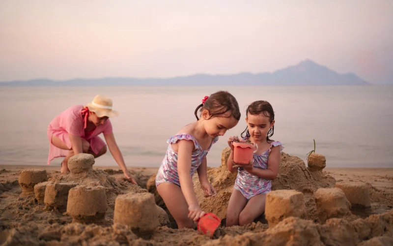 family beach picture ideas, beach family photo poses, beach family photo shoot ideas, beach family photography ideas