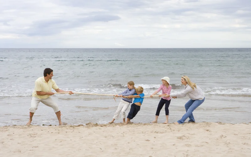 family beach picture ideas, beach family photo poses, beach family photo shoot ideas, beach family photography ideas