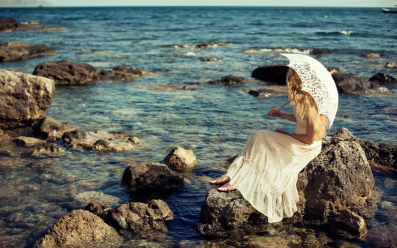 family beach picture ideas, beach family photo poses, beach family photo shoot ideas, beach family photography ideas