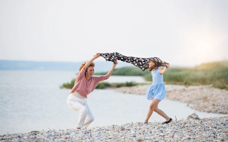family beach picture ideas, beach family photo poses, beach family photo shoot ideas, beach family photography ideas