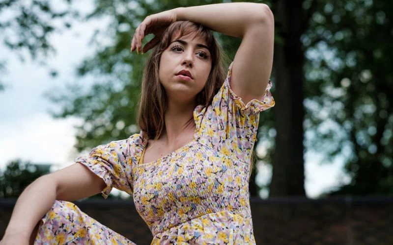 creative hand poses for females