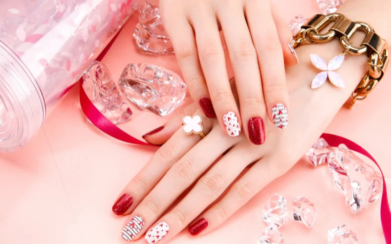 hand poses for nail pictures, hand pose for photos, hand poses for pictures, Hand Poses For Men, posing hands in portraits, woman hand poses