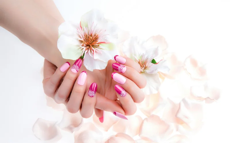 hand poses for nail pictures, hand pose for photos, hand poses for pictures, Hand Poses For Men, posing hands in portraits, woman hand poses