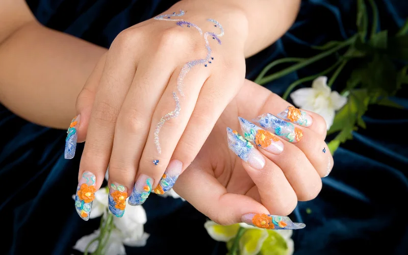 hand poses for nail pictures, hand pose for photos, hand poses for pictures, Hand Poses For Men, posing hands in portraits, woman hand poses