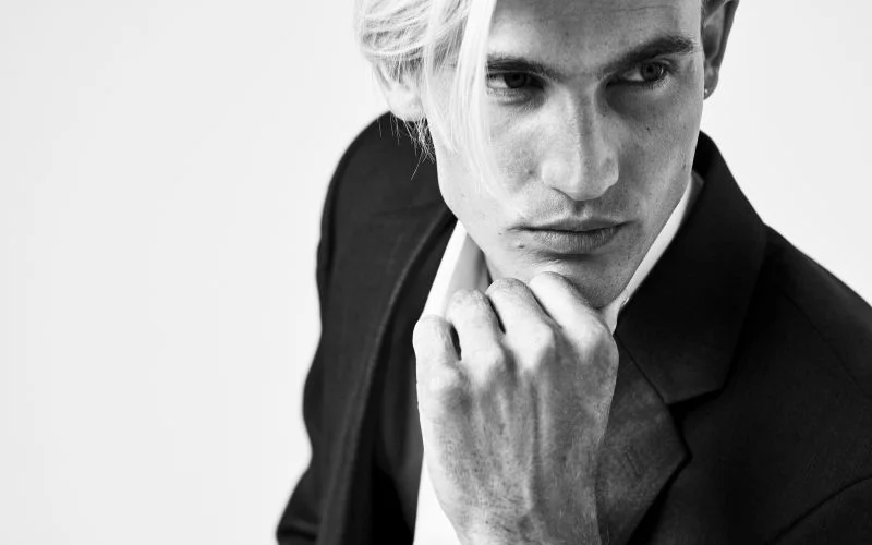 hand poses for pictures for men