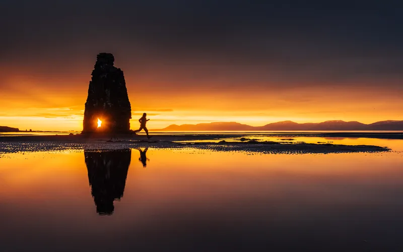 reflection in water photo