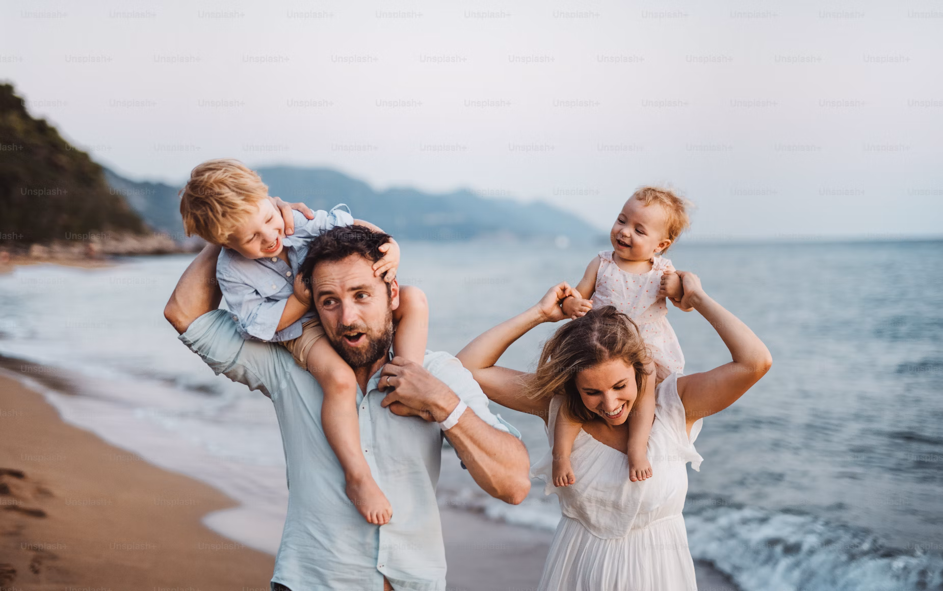 family beach picture ideas, beach family photo poses, beach family photo shoot ideas, beach family photography ideas