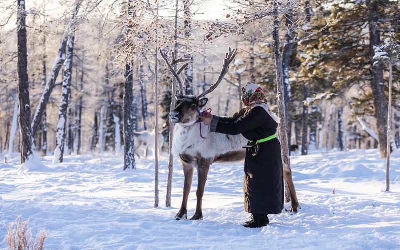 trave; photography of local women with reindeer