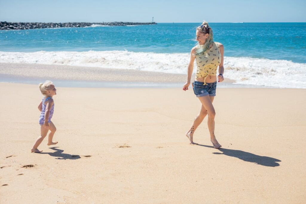 family beach picture ideas, beach family photo poses, beach family photo shoot ideas, beach family photography ideas