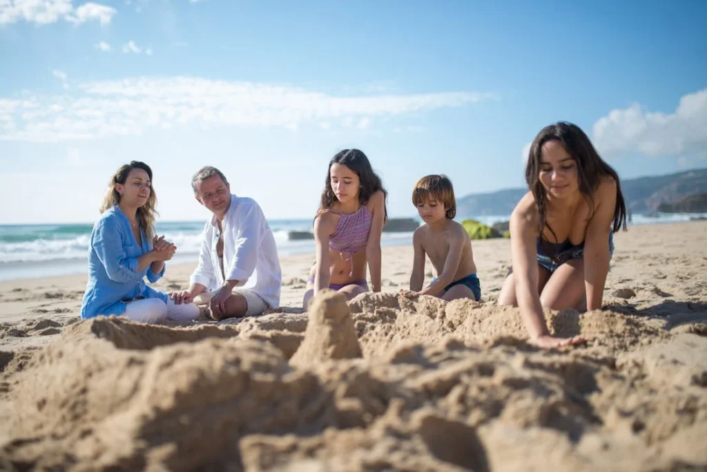 family beach picture ideas, beach family photo poses, beach family photo shoot ideas, beach family photography ideas