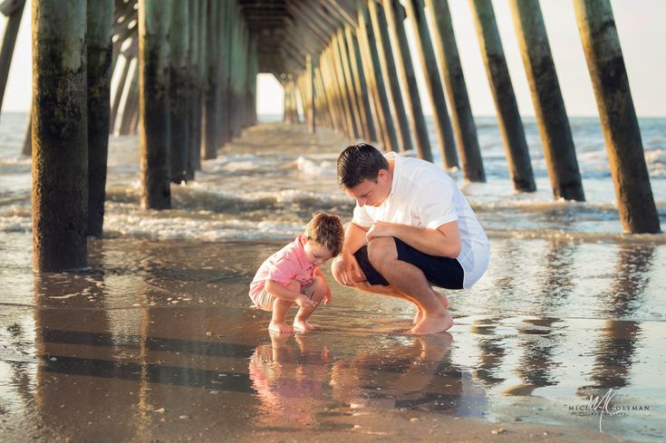 family beach picture ideas, beach family photo poses, beach family photo shoot ideas, beach family photography ideas