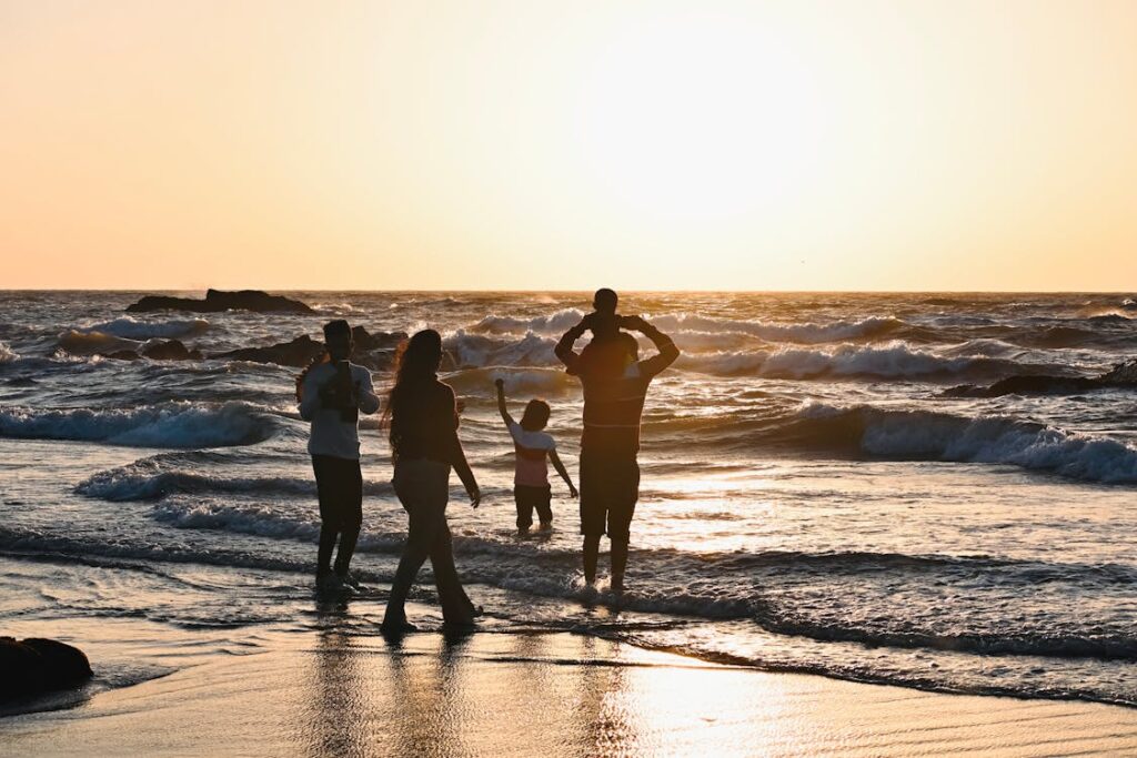 family beach picture ideas, beach family photo poses, beach family photo shoot ideas, beach family photography ideas