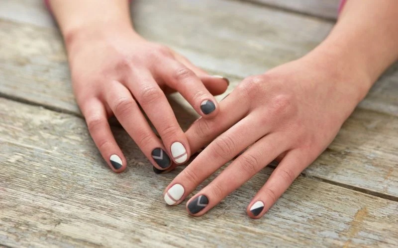 wide angle nail art hand pose