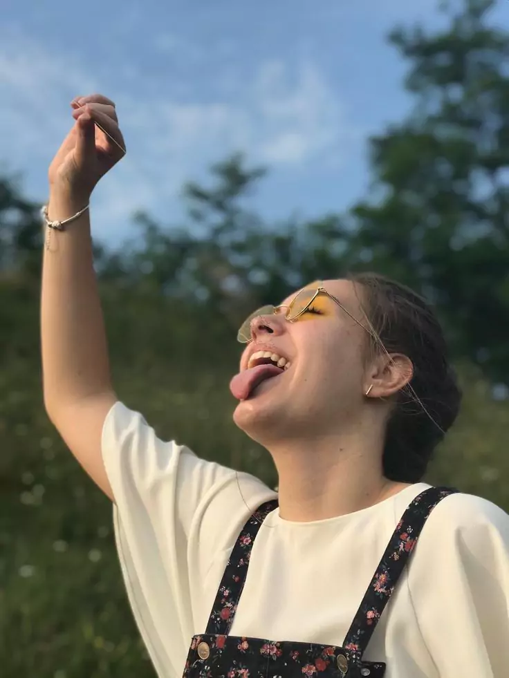 A natural and effortless cute selfie pose that captures authenticity and spontaneity in the perfect shot